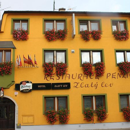 Zlaty Lev Hotel Свитави Екстериор снимка