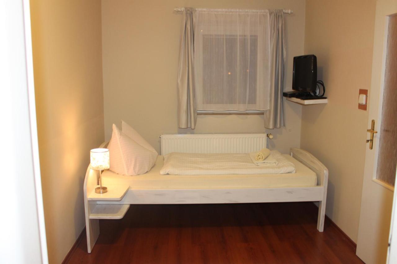 Zlaty Lev Hotel Свитави Екстериор снимка