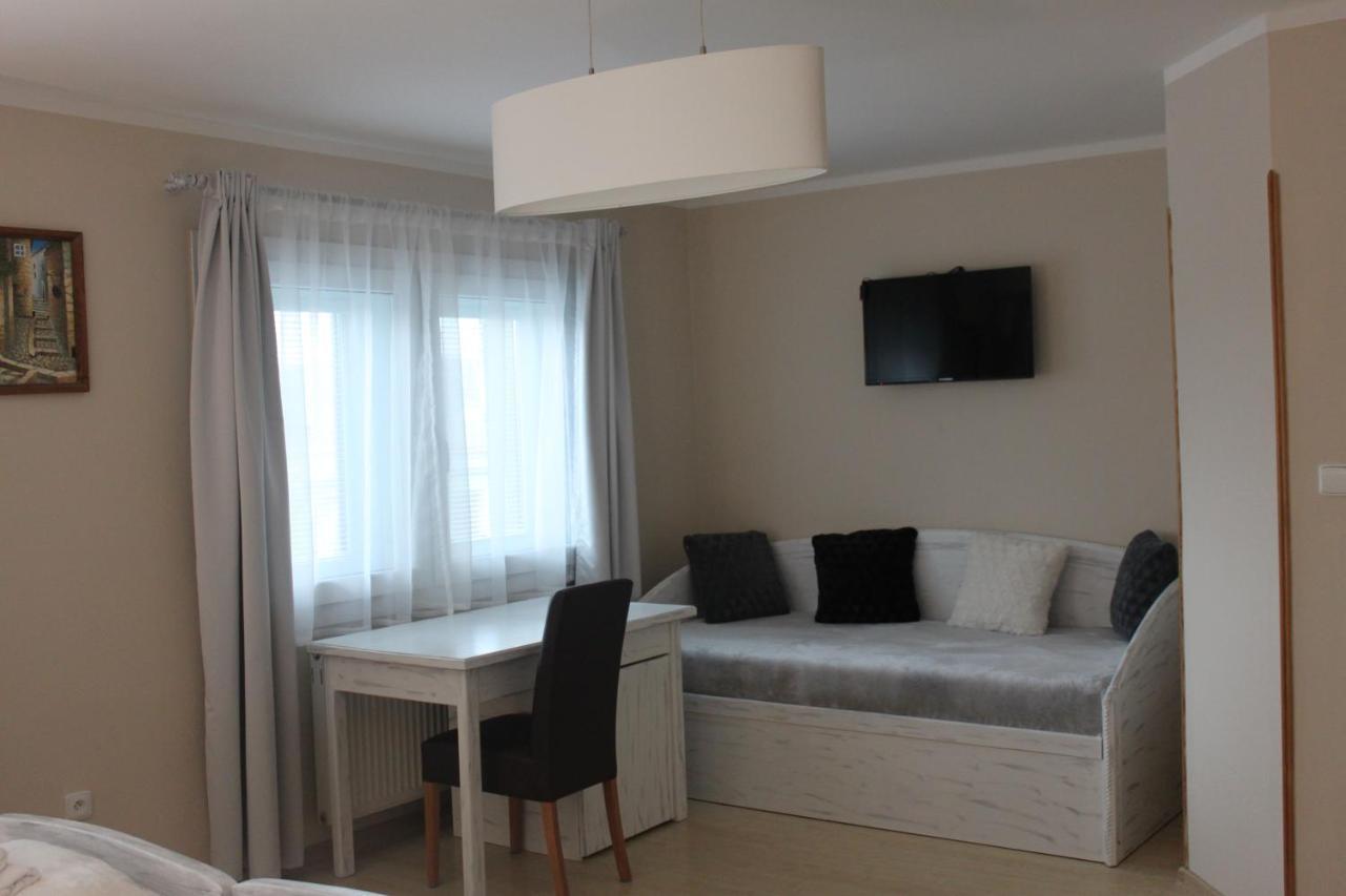 Zlaty Lev Hotel Свитави Екстериор снимка
