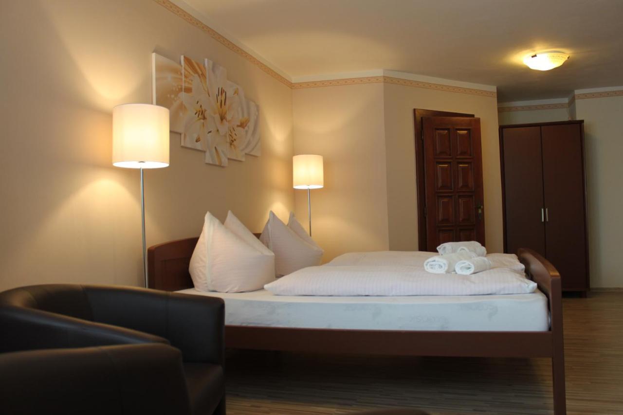 Zlaty Lev Hotel Свитави Екстериор снимка