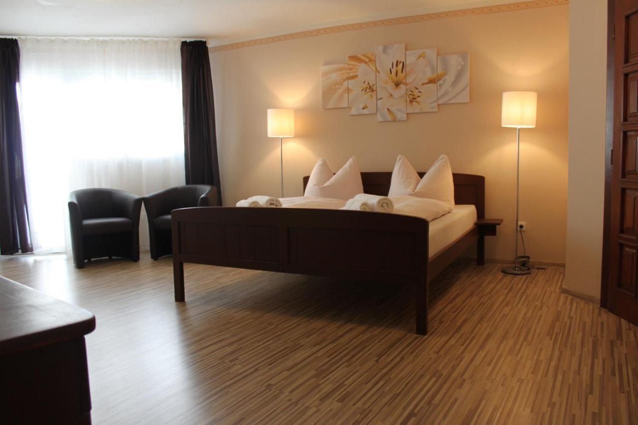 Zlaty Lev Hotel Свитави Екстериор снимка