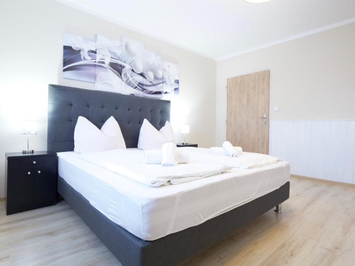 Zlaty Lev Hotel Свитави Екстериор снимка