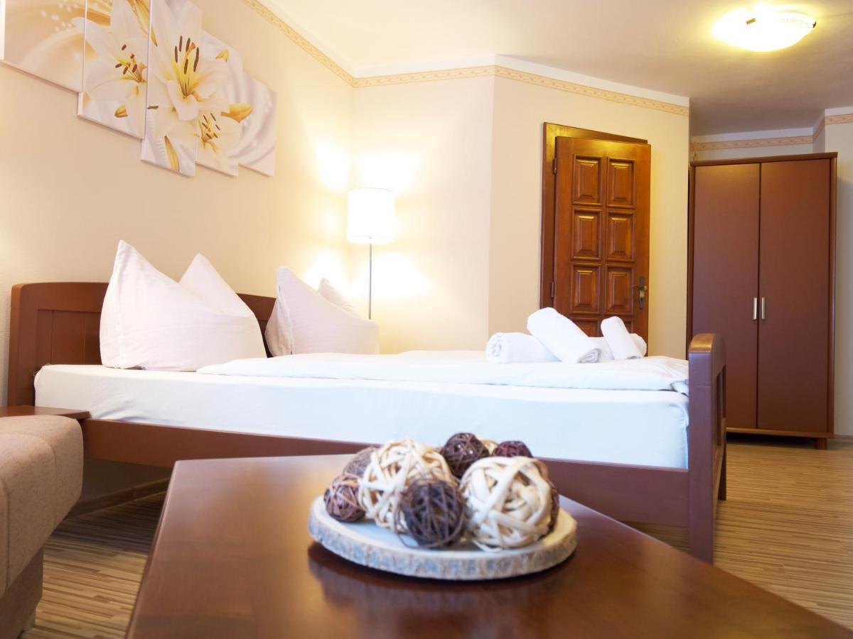 Zlaty Lev Hotel Свитави Екстериор снимка