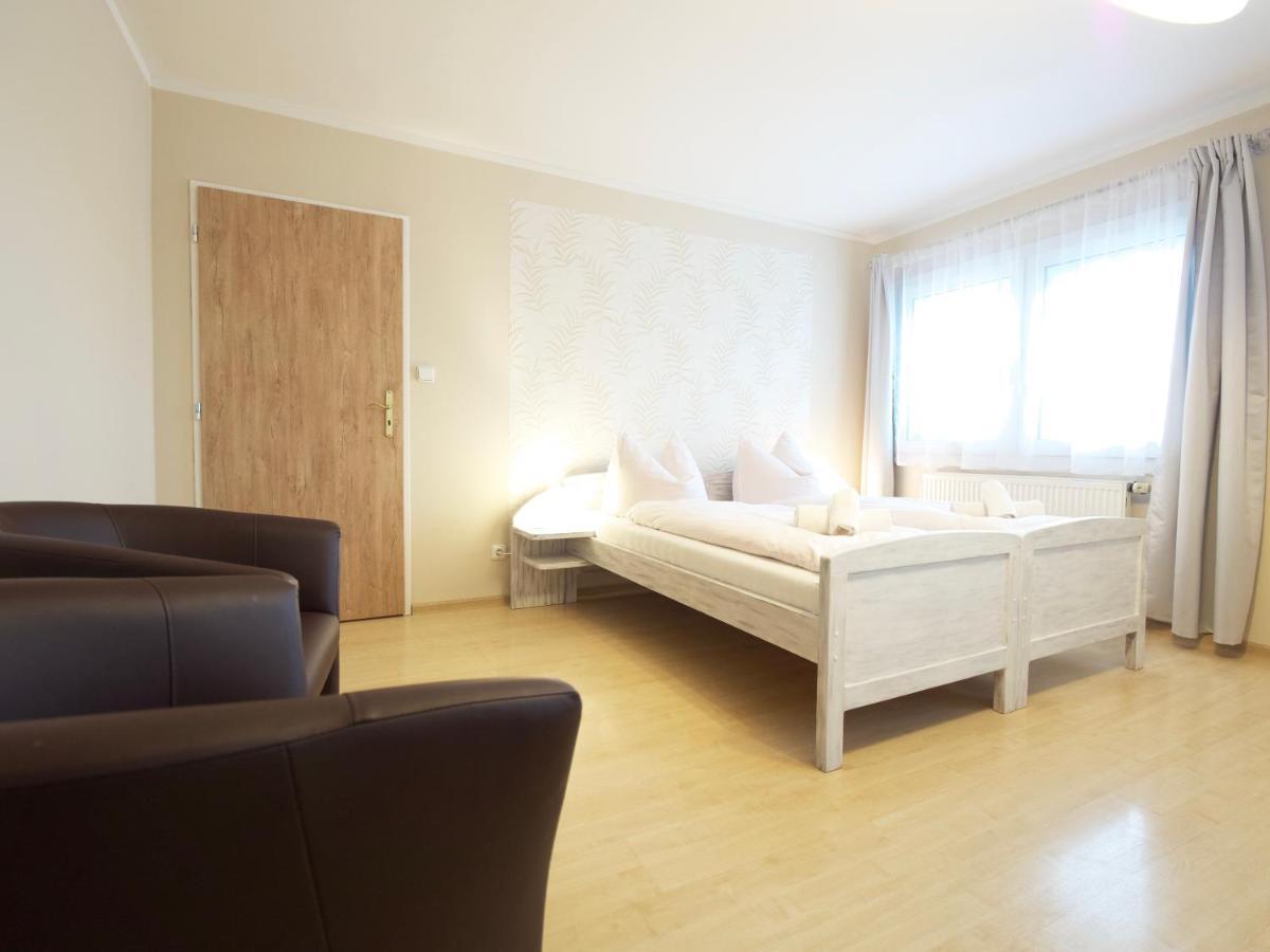 Zlaty Lev Hotel Свитави Екстериор снимка