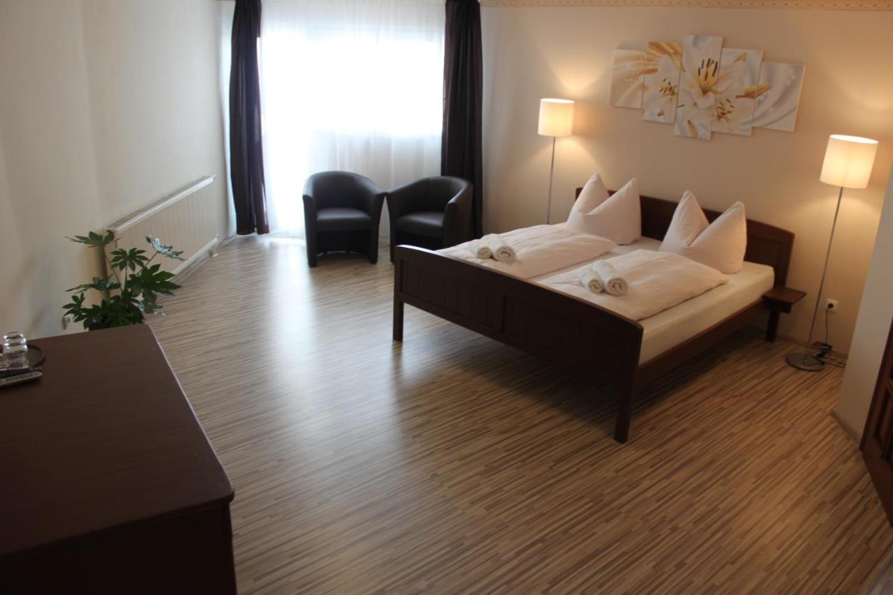 Zlaty Lev Hotel Свитави Екстериор снимка