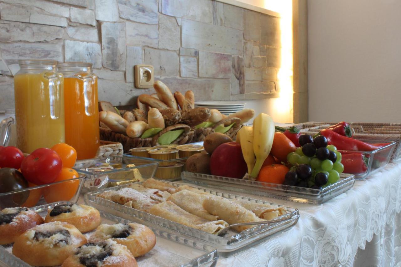 Zlaty Lev Hotel Свитави Екстериор снимка